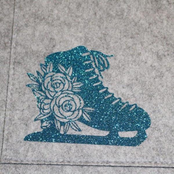 Sportpasshülle hellgrau Schlittschuh